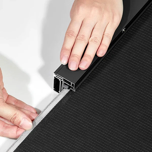 Motorized Zip Blind Zipper-style Edge-locking