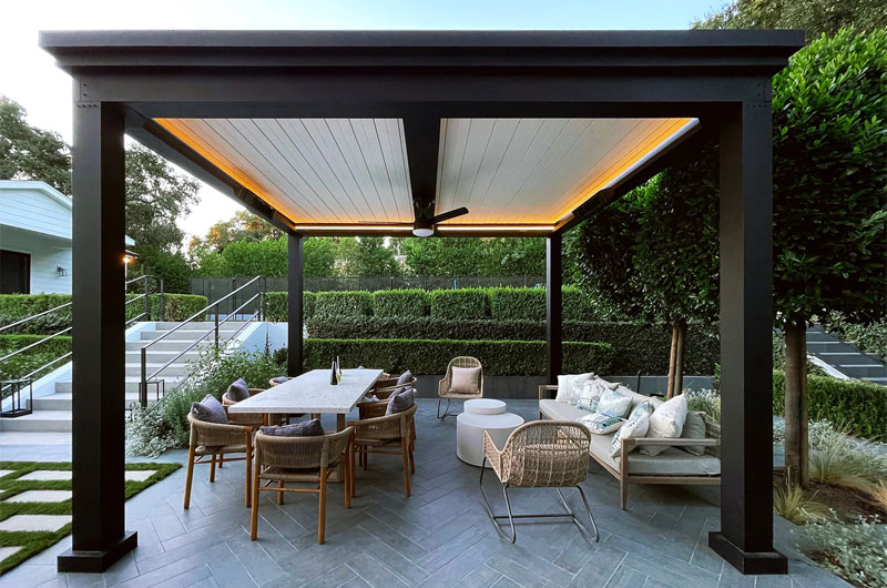 Freestanding Louvered Pergola