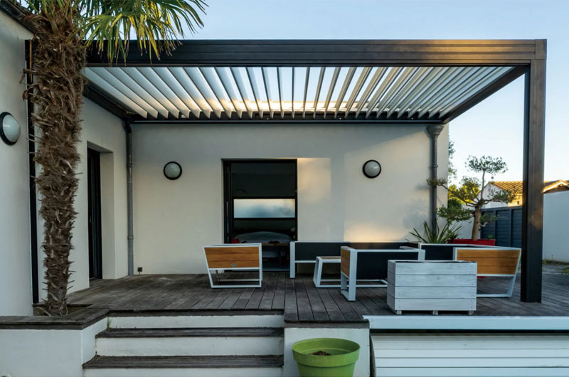 Wall-Mounted Louvered Pergola